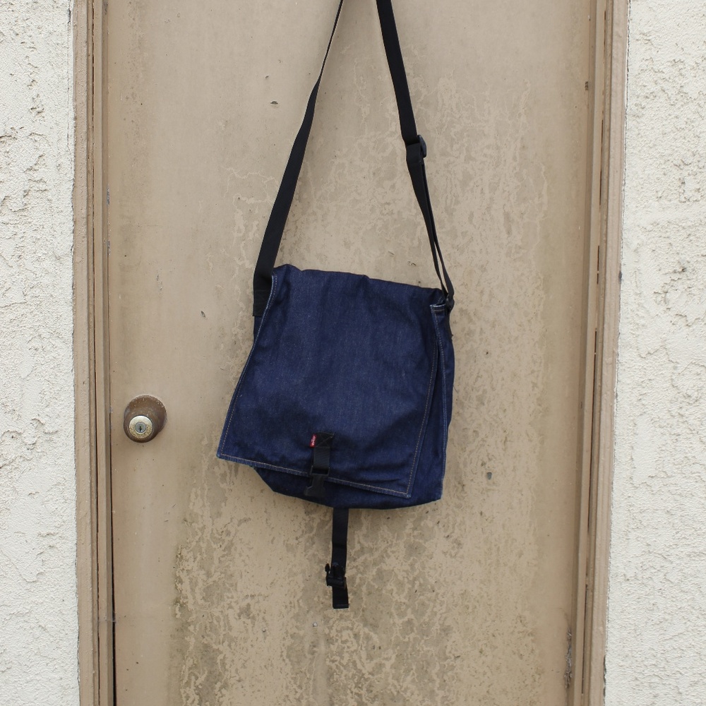 Levi Shoulder Jean Bag